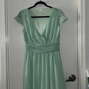 Size large dress has zipper on the side